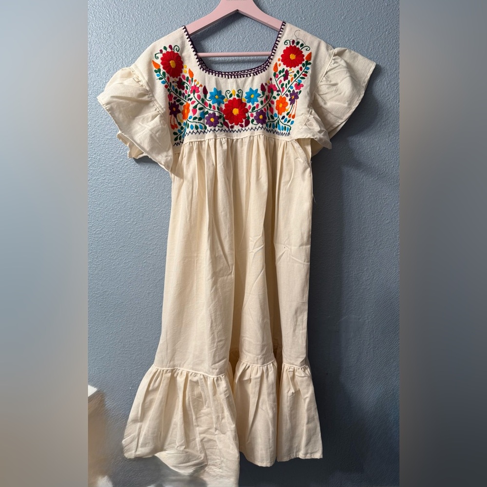 Mexican Floral Embroidered Cream  Dress nwot